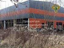 В Советске заброшку с литовскими корнями заставляют поставить забор