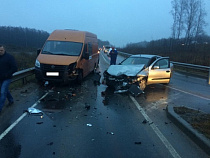 В Калининграде «Ниссан» влетел в «ГАЗ»: пострадал человек