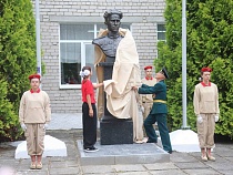 Бюст Сергея Гусева перенесли из Гусева в Маяковское