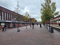 В Калининграде по пешеходной зоне самокатчики уже гоняют как хотят