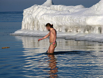 Роспотребнадзор благословил воду для омовения на Крещение