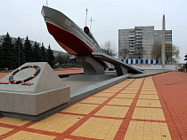 Власти Калининграда решили восстановить стелу у катера на Московском проспекте: теперь как флаг