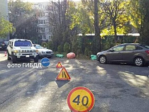 Хаммер наехал на 2-летнюю девочку и врезался в Мерседес  