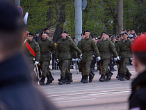 Офицер, ударивший двоих подчиненных, получил условный срок