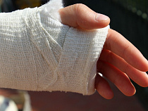 Женщина хочет полмиллиона рублей за травму руки у магазина в Калининграде