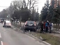 На Московском проспекте водитель врезался в дерево из-за потери сознания