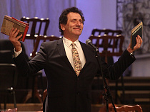 Ректор Щукинского училища прочитал в Калининграде стихи Владимира Маяковского