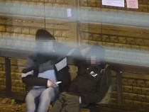 Трое на «Хёндэ» обобрали спящего на остановке в Калининграде 