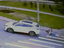 В Калининграде машина сбила двух подростков на одном самокате