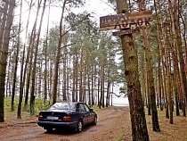 В Калининграде у пляжа для местных перекрыли проезд и проход 
