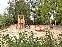 В поселке под Нестеровым появилась детская игровая площадка