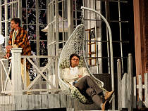 Актеры калининградского драмтеатра показывают «Своё лицо»