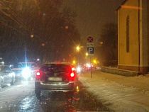 Снегопад и несколько ДТП полностью блокировали центр Калининграда