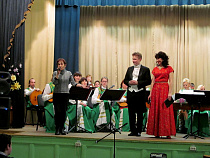 Калининградский народный оркестр передал музыкальные инструменты в Нестеровский ДК