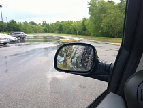 Таксист нашёл в своей машине банковскую карту и отоварился по ней в ТЦ