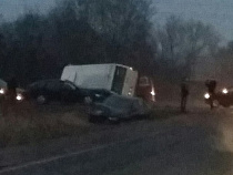 В результате ДТП на Большой Окружной автобус «упал» на легковой автомобиль 