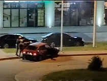 Жители улицы Левитана взяли на абордаж опасную «Ладу»