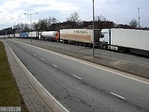 Десятки грузовиков не могут выехать из Калининградской области 