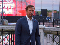 Российский актер Андрей Мерзликин приехал в Калининград на фестиваль «В кругу семьи»