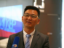 Китайцы перешли на янтарь цвета "красного куриного масла"