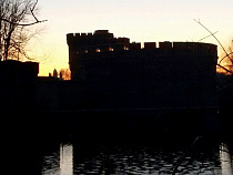 Министр культуры: таксисты разбивают тротуар у Музея янтаря