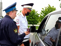 Калининградку на Porsche Cayenne заставили оплатить 123 штрафа