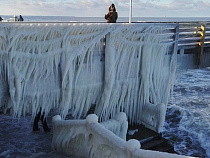 В Зеленоградске замерз мол, а на Куршской косе – ели и фонари (фото)