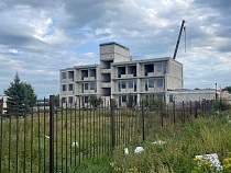 Незаконность стройки 3-этажного отеля в Куликово запретили проверять