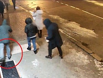 Жители Балтрайона напились и лягали железные жалюзи