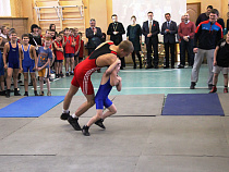 В Знаменске в местной школе открыли отремонтированный спортивный зал 