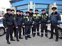 Игорь Саруханов разрешил полицейским поздравить калининградок своей песней (видео)