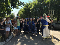 Нептун, русалки и баян: как под Зеленоградском отметили День рыбака