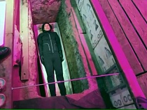 В Калининграде человек похоронил себя заживо   