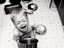 Голодные и напуганные: калининградка на сутки оставила детей одних дома и уехала на день рождения в соседний поселок