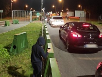 «Это был ужас»: на границе с Польшей образовалась огромная очередь  