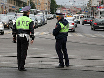 ОМОН обыскивает автобусы в Калининграде