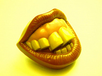 Подросток украл у 88-летней бабушки золотые протезы