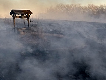 Пьяный селянин угнал микроавтобус и врезался на нём в колодец