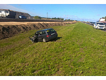 На трассе Калининград – Гвардейск легковой автомобиль протаранил песковоз (видео)