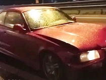 На федеральной трассе под Калининградом водителя выкинуло из БМВ 