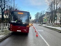 В Балтийске водителю автобуса стало плохо на главной улице города