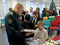 Таможенники передали детям более 4 тысяч конфискованных конструкторов