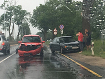 Первые последствия дождя в Калининграде: серьезное ДТП на Голубых озёрах