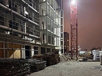 В Калининграде рабочий сорвался с высоты