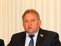 Директора Янтарного комбината не пустили в янтарный магазин в Питере