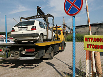 В Калининграде приняты тарифы на эвакуацию автомобилей, припаркованных в неположенном месте