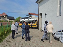 Под Гурьевском у женщины взяли в заложники «Вольво» за неуплату налогов