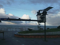 У бювета в Зеленоградске монтируют освещение