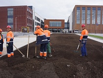 Алиханову пожаловались на задержки зарплаты на стройке на острове Октябрьском 