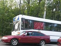 В Калининграде на ул. Киевской столкнулись пассажирский автобус и иномарка